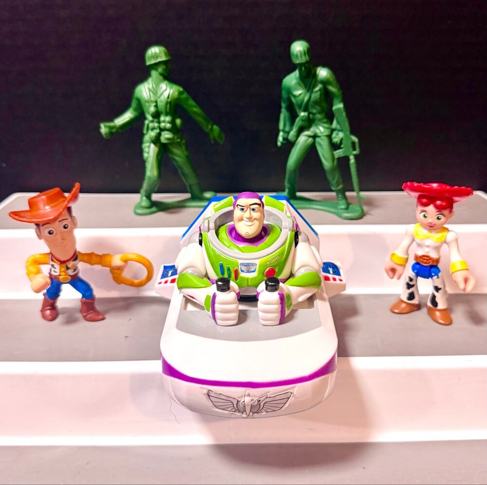 Disney Buzz Lightyear pull back spaceship Sheriff Woody Jessie 2 green army men
